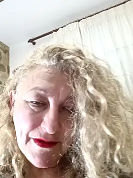 Snapshot of Luccia56 chatting on February 2026 01:38:01 AM Luccia56 online show from February 2026 01:38:01 AM