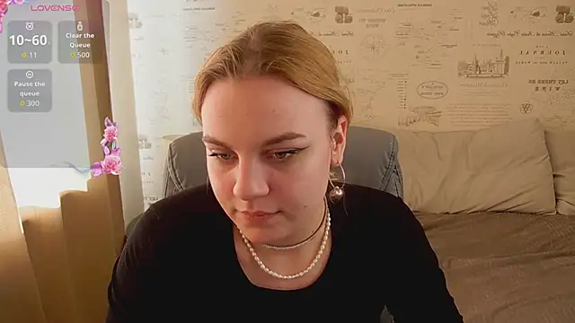Snapshot of Glow_Margo chatting on June 2026 01:15:01 AM Glow Margo online show from June 2026 01:15:01 AM