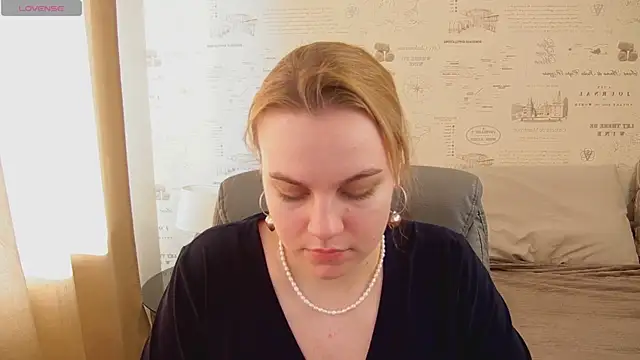 Snapshot of Glow_Margo chatting on June 2026 01:22:01 AM Glow Margo online show from June 2026 01:22:01 AM