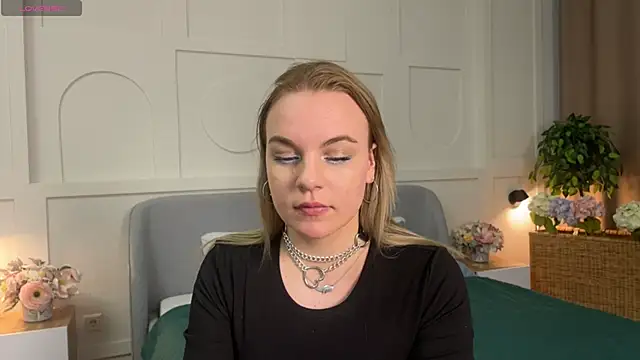 Snapshot of Glow_Margo chatting on March 2026 01:45:02 AM Glow Margo online show from March 2026 01:45:02 AM