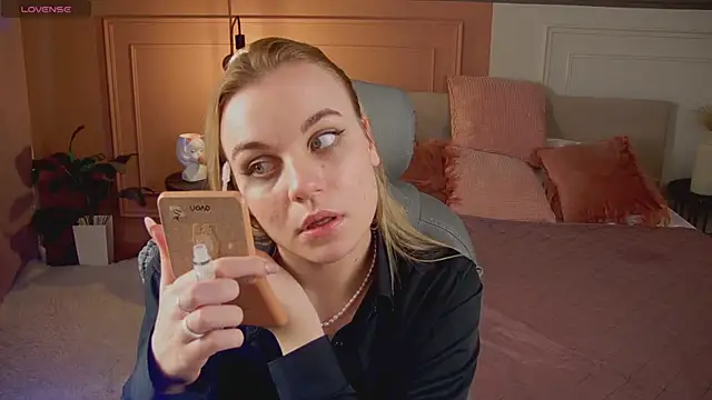 Glow Margo online show from April 2026 01:02:02 AM