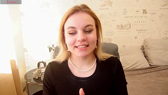 Snapshot of Glow_Margo chatting on June 2026 01:05:01 AM Glow Margo online show from June 2026 01:05:01 AM