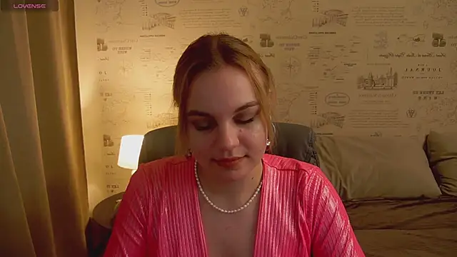 Snapshot of Glow_Margo chatting on June 2026 01:14:01 AM Glow Margo online show from June 2026 01:14:01 AM