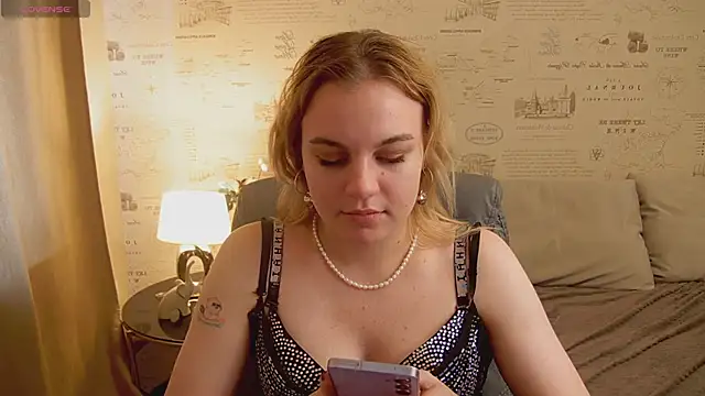 Snapshot of Glow_Margo chatting on June 2026 06:52:02 AM Glow Margo online show from June 2026 06:52:02 AM