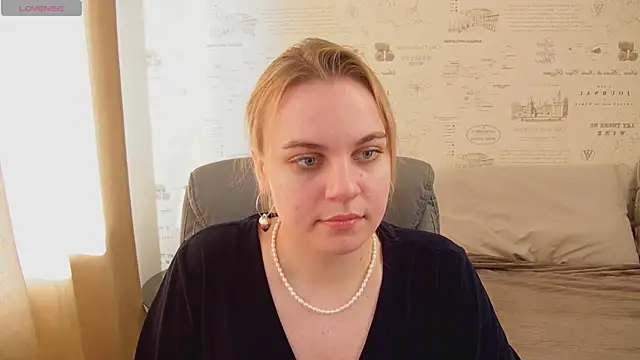 Snapshot of Glow_Margo chatting on June 2026 01:28:02 AM Glow Margo online show from June 2026 01:28:02 AM