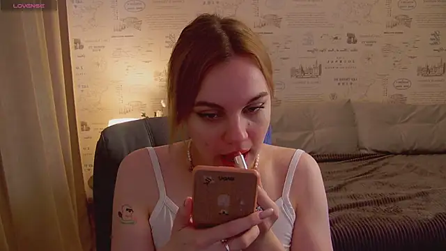 Snapshot of Glow_Margo chatting on May 2026 01:12:02 AM Glow Margo online show from May 2026 01:12:02 AM