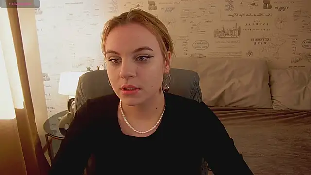 Snapshot of Glow_Margo chatting on May 2026 01:01:02 AM Glow Margo online show from May 2026 01:01:02 AM