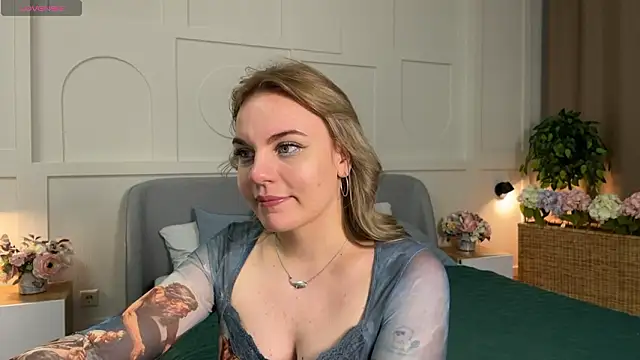 Snapshot of Glow_Margo chatting on February 2026 01:16:01 AM Glow Margo online show from February 2026 01:16:01 AM