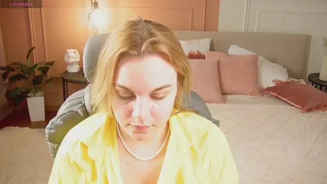 Snapshot of Glow_Margo chatting on April 2026 01:08:01 AM Glow Margo online show from April 2026 01:08:01 AM