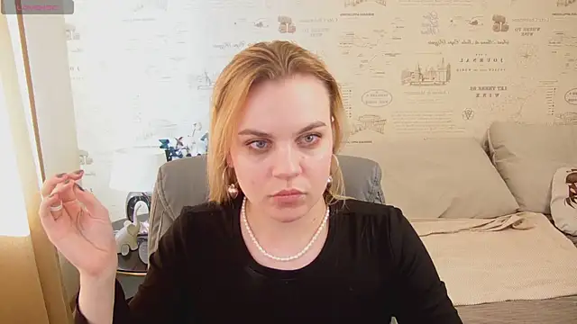 Snapshot of Glow_Margo chatting on June 2026 01:17:02 AM Glow Margo online show from June 2026 01:17:02 AM