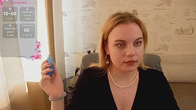 Snapshot of Glow_Margo chatting on June 2026 01:17:02 AM Glow Margo online show from June 2026 01:17:02 AM