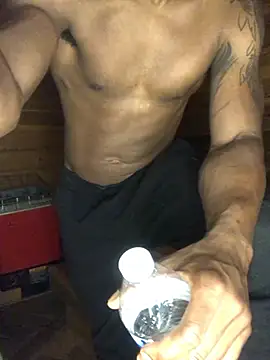 EricSwainn901 online show from May 2026 08:44:02 AM