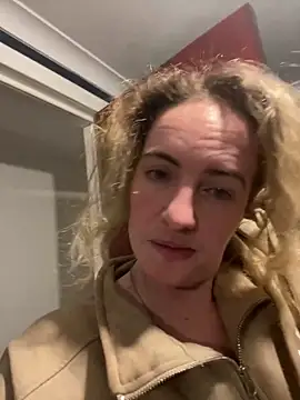 Snapshot of curlyirishgirl chatting on February 2026 10:20:02 PM curlyirishgirl online show from February 2026 10:20:02 PM