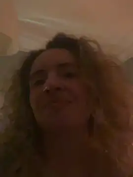 Snapshot of curlyirishgirl chatting on February 2026 10:09:02 PM curlyirishgirl online show from February 2026 10:09:02 PM