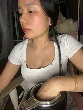 Ivy Trix2 online show from March 2026 04:57:02 PM