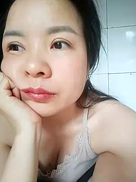 Ivy Trix2 online show from May 2026 01:04:01 AM