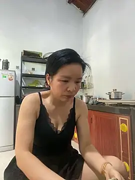 Ivy Trix2 online show from May 2026 03:47:02 AM