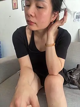 Ivy Trix2 online show from April 2026 03:43:01 AM