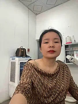 Ivy Trix2 online show from March 2026 05:25:02 AM