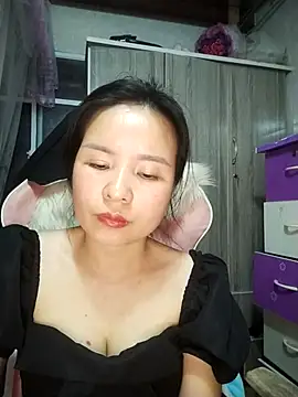 Ivy Trix2 online show from April 2026 03:07:01 PM