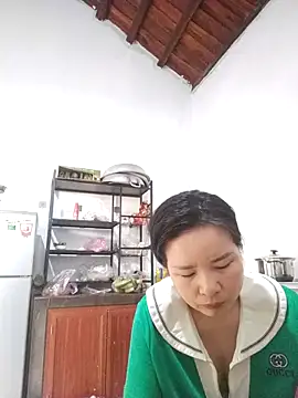 Ivy Trix2 online show from March 2026 01:51:02 AM