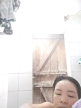 Ivy Trix2 online show from April 2026 02:13:01 AM