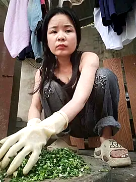 Ivy Trix2 online show from March 2026 04:27:01 AM