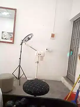 Ivy Trix2 online show from April 2026 09:59:02 AM