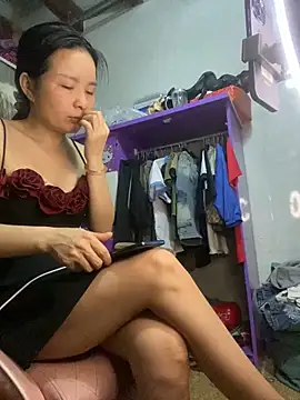 Ivy Trix2 online show from May 2026 03:43:01 AM