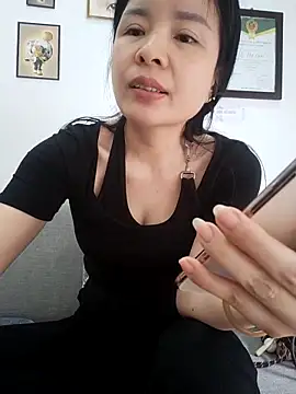 Ivy Trix2 online show from May 2026 02:37:01 AM
