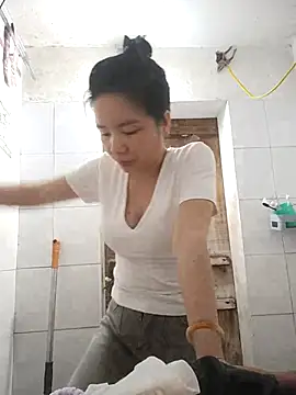 Ivy Trix2 online show from March 2026 03:41:01 AM