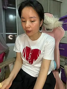 Ivy Trix2 online show from April 2026 02:13:02 PM