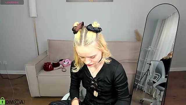 Tessa Ashe online show from April 2026 09:35:01 AM