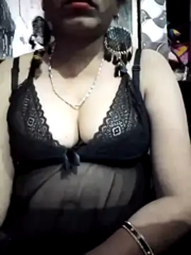 Snapshot of Hey__honey chatting on May 2026 07:23:02 PM Hey honey online show from May 2026 07:23:02 PM
