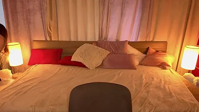 EmilyBlazee online show from April 2026 02:13:02 PM