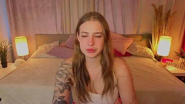 EmilyBlazee online show from April 2026 06:53:01 AM