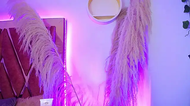 Evelyn Thomas online show from March 2026 07:58:02 PM