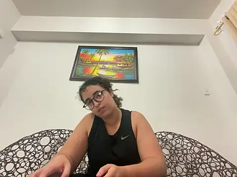 yassiestar online show from April 2026 05:47:02 PM