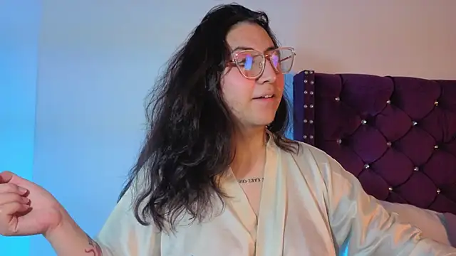 Maddie-LesYoux online show from May 2026 01:07:01 PM