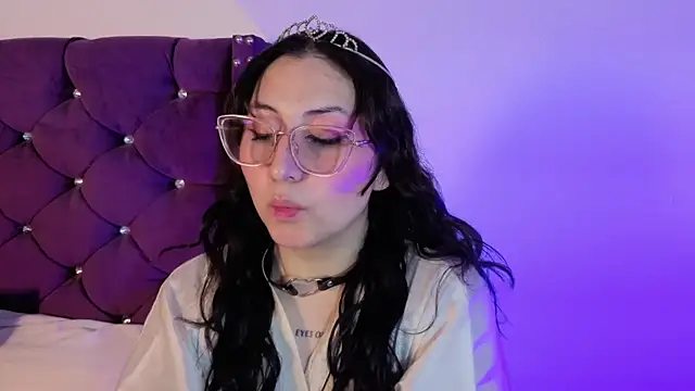 Maddie-LesYoux online show from May 2026 01:06:01 PM
