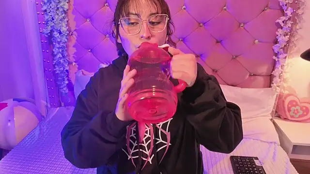 Maddie-LesYoux online show from April 2026 12:56:02 PM