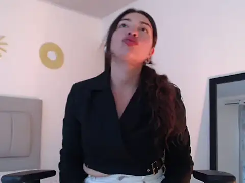 Snapshot of Julietaamado chatting on May 2026 04:22:02 PM Julietaamado online show from May 2026 04:22:02 PM