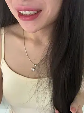 Snapshot of Tinn_tin chatting on July 2026 04:00:01 PM Tinn tin online show from July 2026 04:00:01 PM