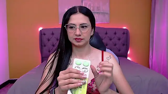 alexaneuer online show from June 2026 01:11:01 PM