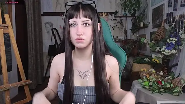 EffieMeowley online show from April 2026 12:34:01 PM
