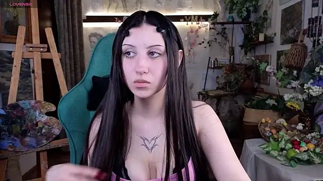 EffieMeowley online show from April 2026 02:09:01 PM