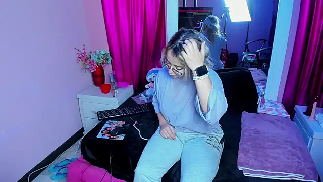 Maky Coss online show from March 2026 01:18:01 PM