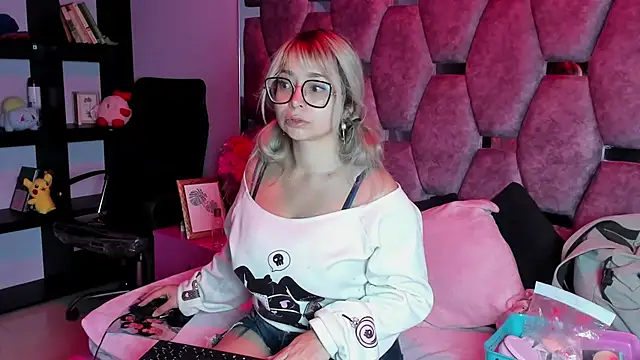 Maky Coss online show from March 2026 01:05:01 PM