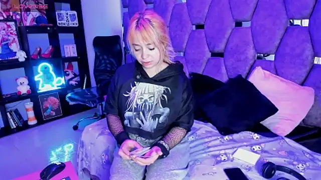 Maky Coss online show from May 2026 01:04:01 PM