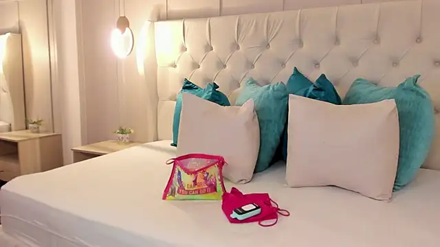 raquel mooon online show from April 2026 05:38:02 PM